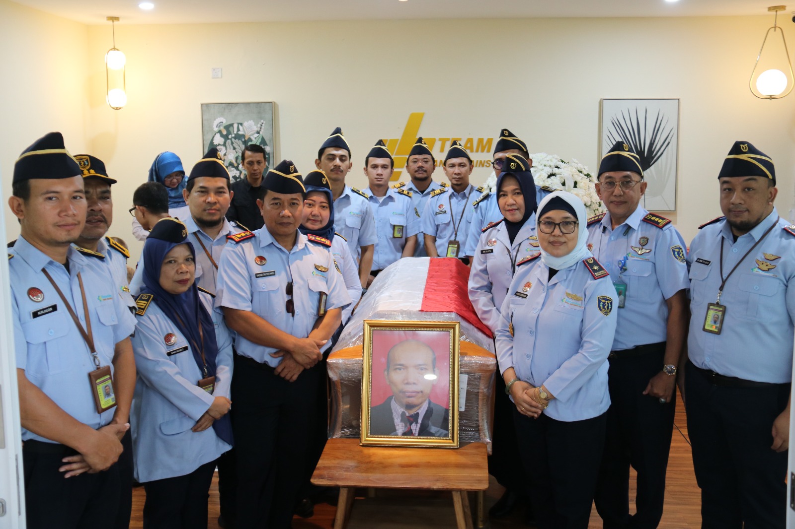 PROSESI PELEPASAN DAN PENGHORMATAN TERAKHIR ALMARHUM dr. I NYOMAN KANDUN, MPH