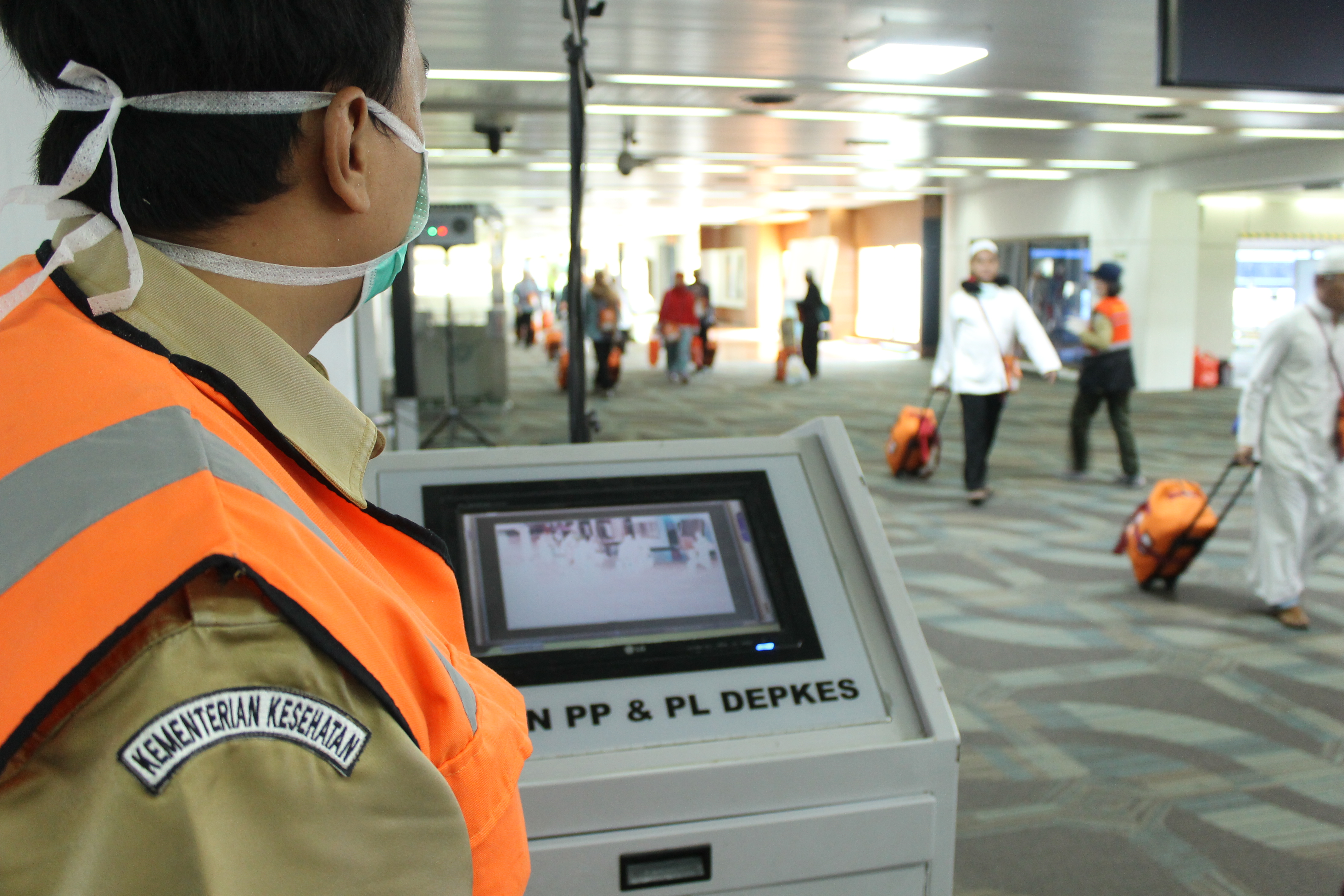 KKP KELAS I SOEKARNO-HATTA MENINGKATKAN PENGAWASAN PENUMPANG TERKAIT VIRUS ZIKA